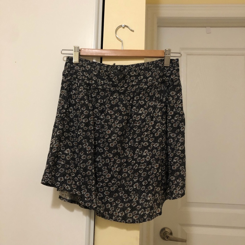 Urban outfitters floral skirt with pockets!